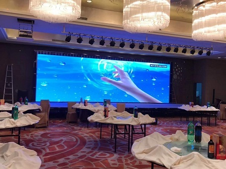 武漢市青山區(qū)瑪雅酒店室內(nèi)P3全彩屏